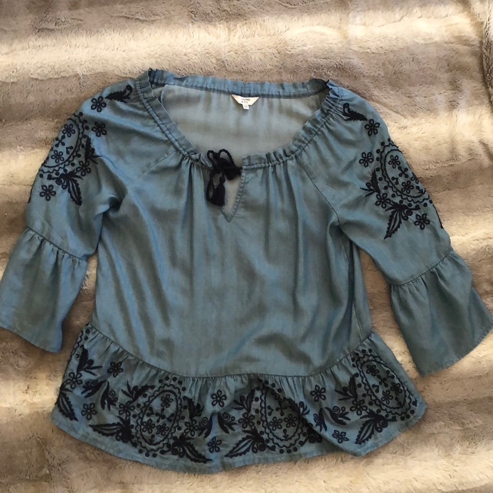 XS Crown and Ivy shirt